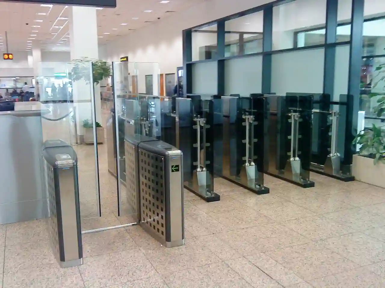 Supplier of GUNNEBO Speed Gates in Dubai, UAE