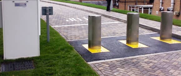 Automatic and manual Bollards